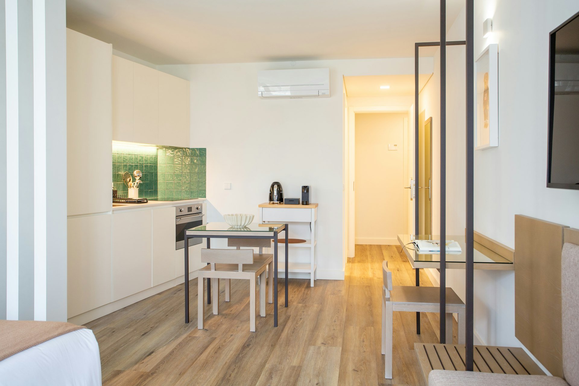 Piso con cocina abierta tras una reforma